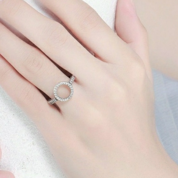 Silver Circle Halo Ring - Picture 4 of 5